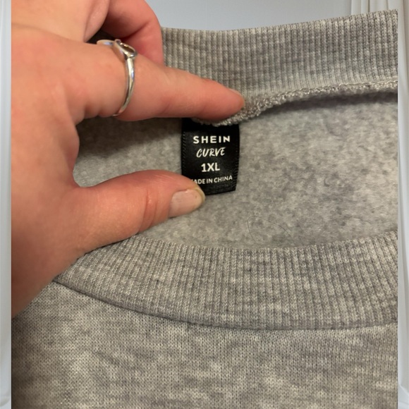 SHEIN Women’s Sweatshirt NWOT - Size 1XL - Picture 2 of 3